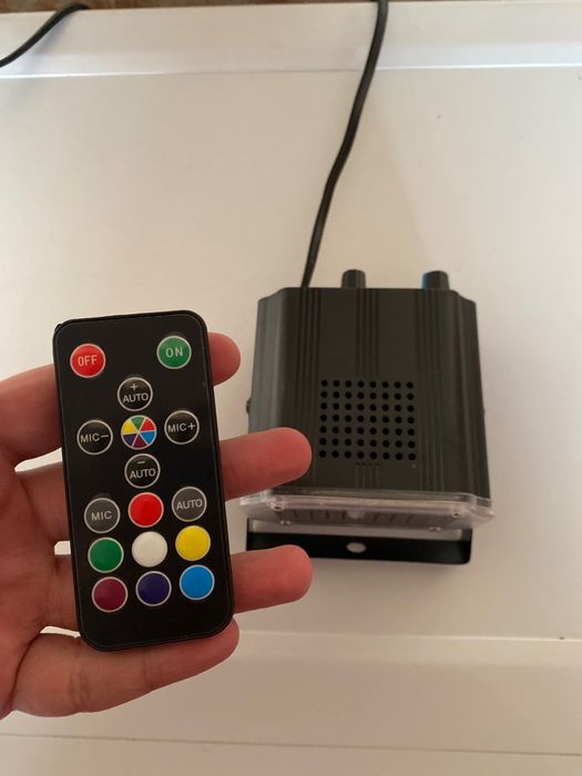 Projetor multicor para festas com sensor que acompanha a musica