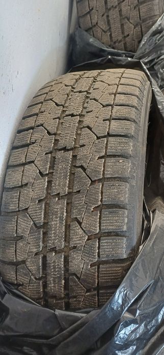 Резина зимня 215/55 r17