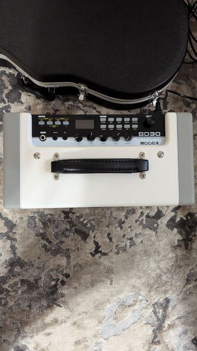 Комбопідсилювач MOOER SD30