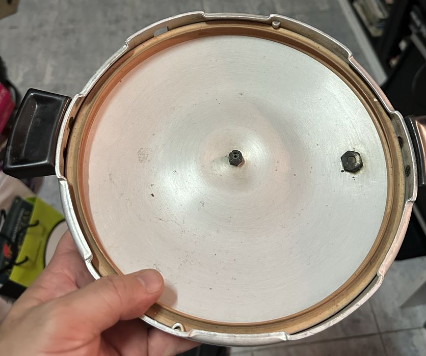 Panela de pressão para fogao a gás  (usada)