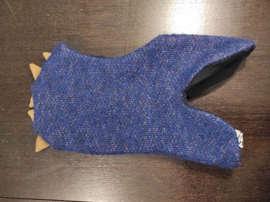 Wełniana kominiarka dinozaur