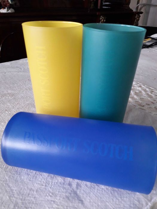 3 copos  NOVOS Passport Scotch