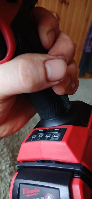 Гайковерт від  Milwaukee 220Нм  2967