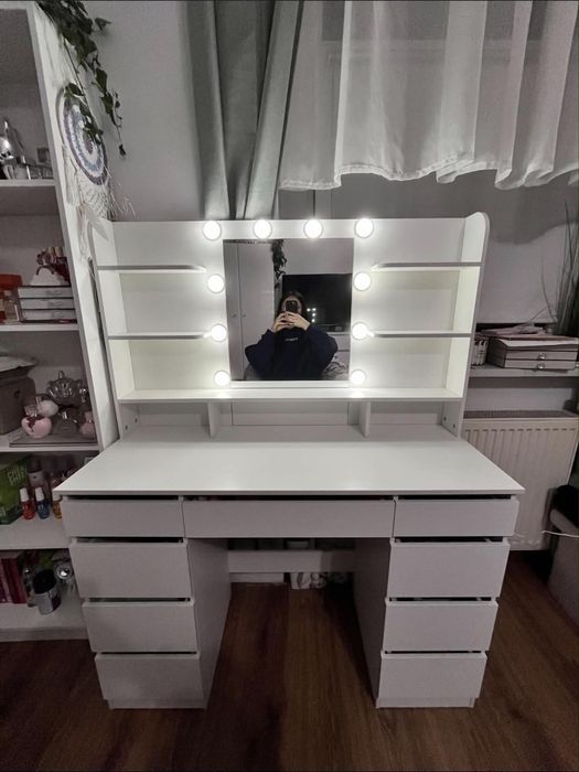 Toaletka z oświetleniem