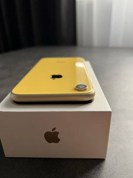 Продам iPhone XR 64GB Yellow Neverlock