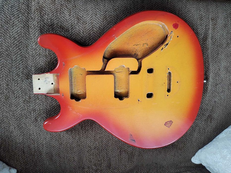 korpus gitara basowa Defil Luna