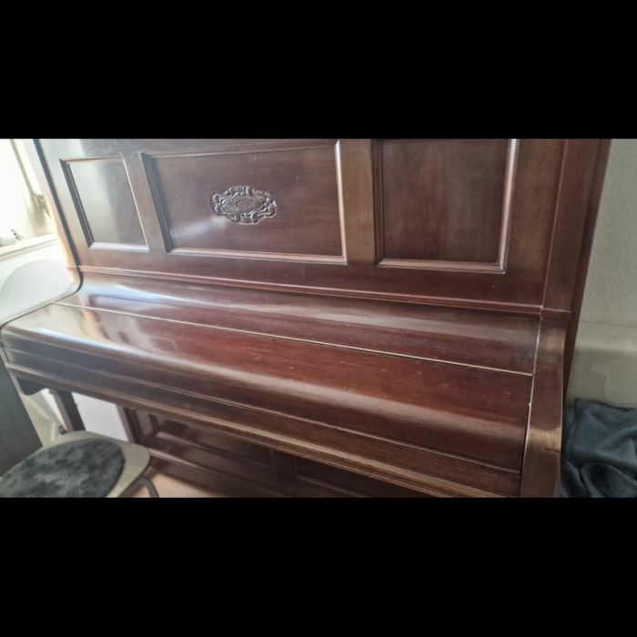 Piano suiço em bom estado geral !