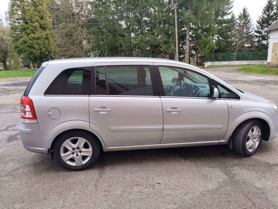 Продам автомобіль Opel Zafira B