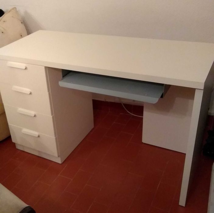 Secretária para computador