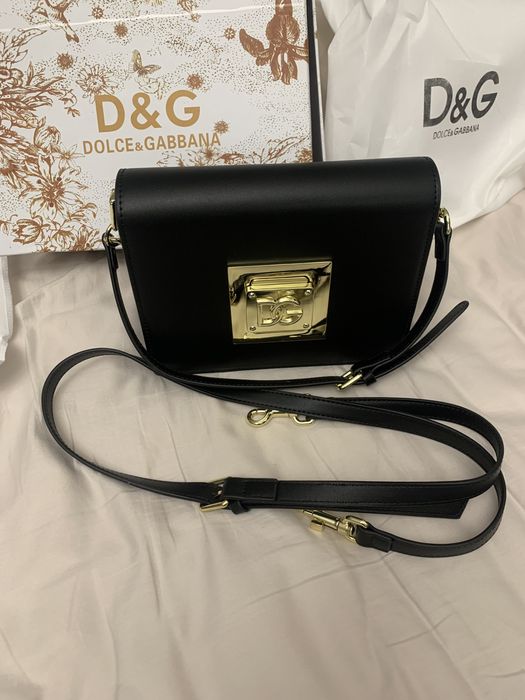 Сумка чорного кольору золота фурнітура