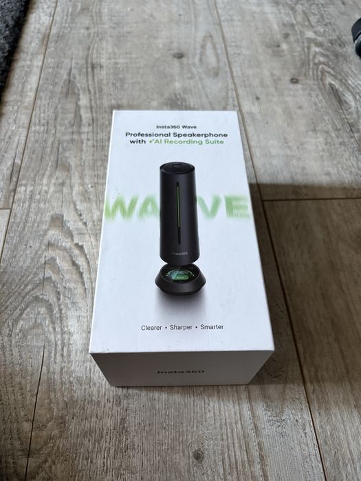 insta 360 Wave Speakerphone with AI