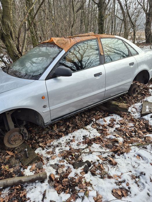 Audi a4 b5  1.6.  18