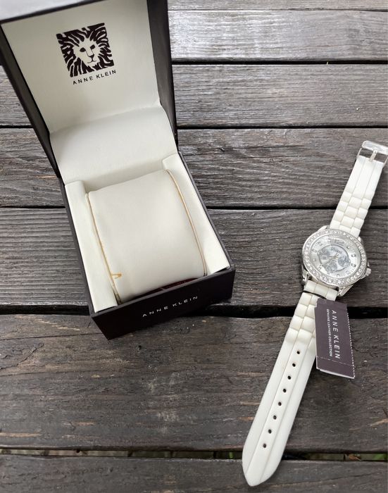 Новий кварцовий годинник Anne Klein
