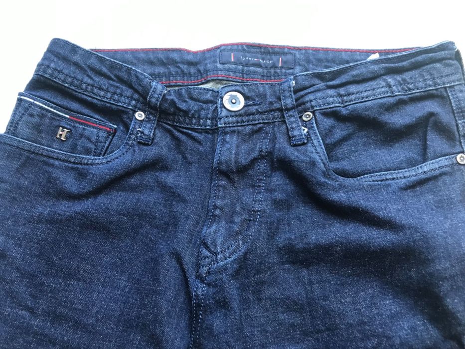 Spodnie marki Tommy Hilfiger, rozmiar na metce 32x34