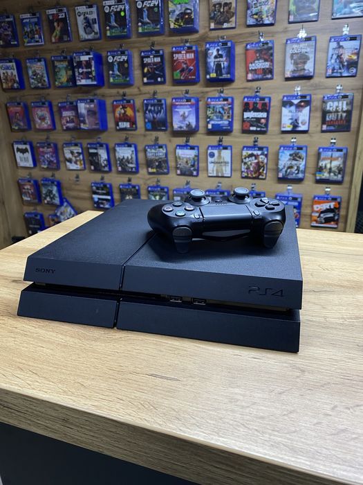 PlayStation 4 FAT 500 GB у відмінному стані - гарантія 12 місяців