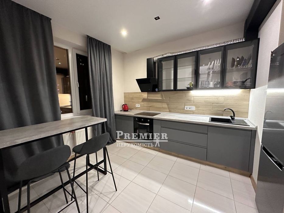 Сдам на коротки/долгий Студия 2 ой этаж генуэзской 3 а, 26 жемчужина