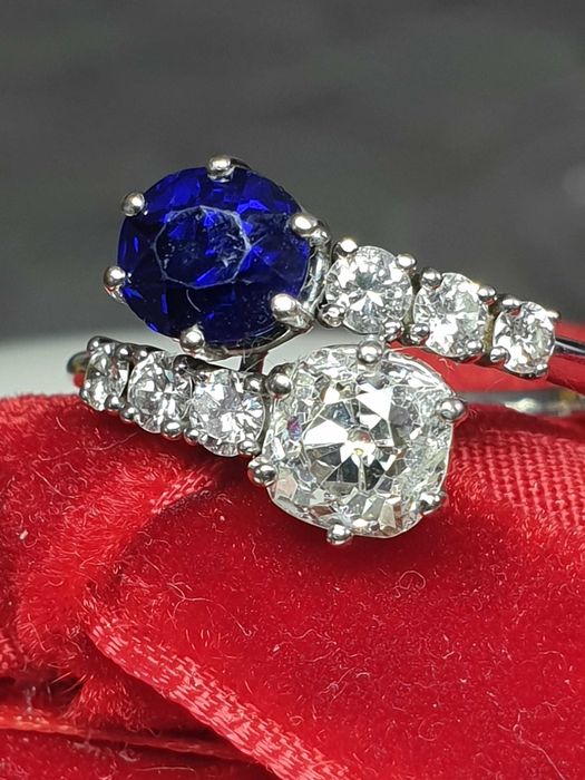 STARY 18ct pierścionek z diamentem 1,04ct + 0,38ct i szafirem 1,42ct
