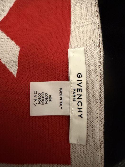 Piękny Szal Givenchy