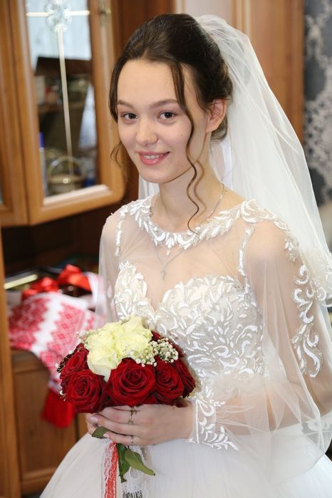 Весільна сукня колір айворі