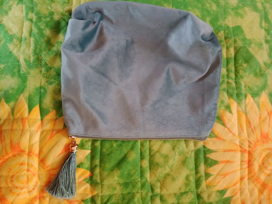 Duża kosmetyczka welurowa zamek