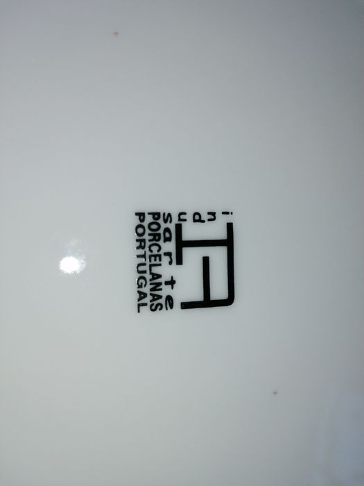 Estojo com prato decorativo para bolos e talheres