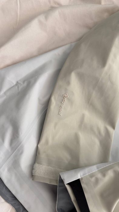 Arc’teryx (sea salt/arctic silk)