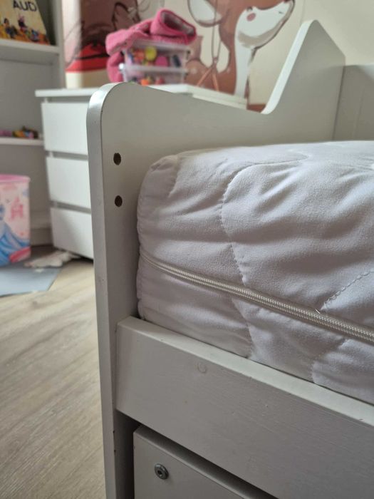 Dziewczęce łóżko dziecięce