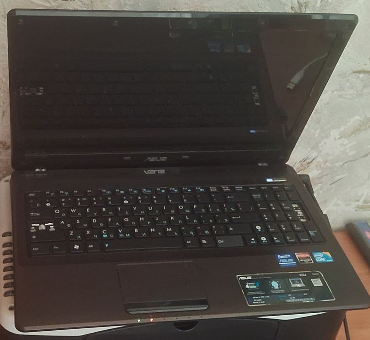 Ноутбук ASUS X-52J, 2011 року, Продам по запчастинах або цілком під відновлення. Ціна вказана за весь цілком..