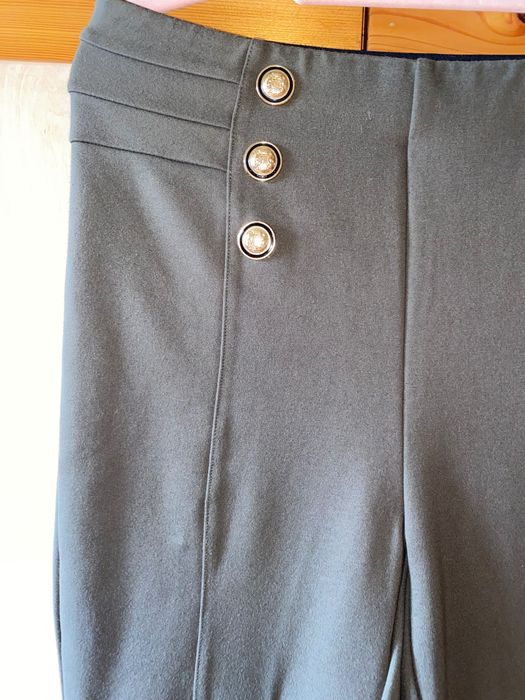 Legginsowe spodnie Zara – ciemna zieleń