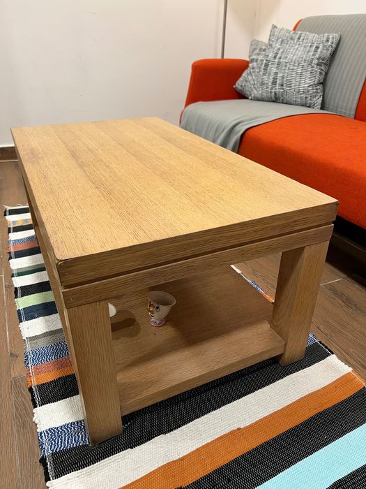 Mesa de sala em madeira