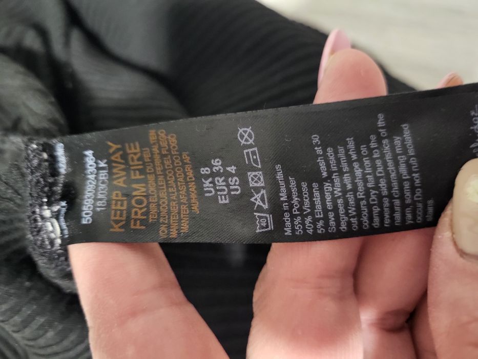 Czarna sukienka Miss Selfridge prążkowana rozm.36