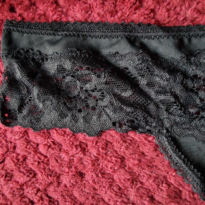 Czarne bawełniane koronkowe stringi, rozmiar XL