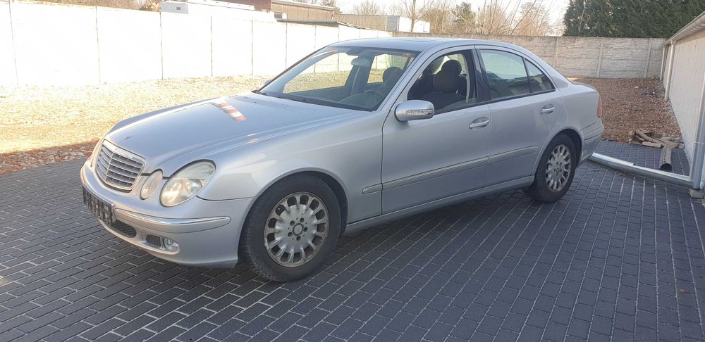 Mercedes w 211 OM647 2,7 cdi wszystkie części Silnik blacha środek