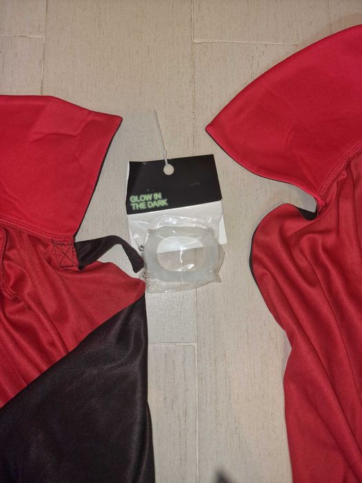 2 capas de vampiros e um dentes fluorescentes