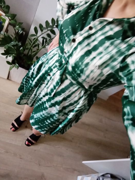 Elegancka sukienka z paskiem