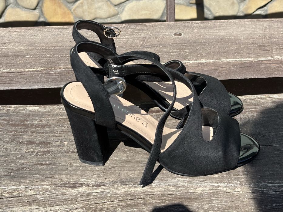 Босоніжки б/у замш 37 розмір, на худу ніжку