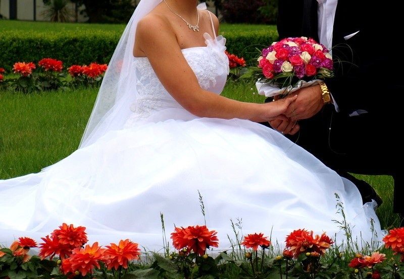 Suknia ślubna biała
