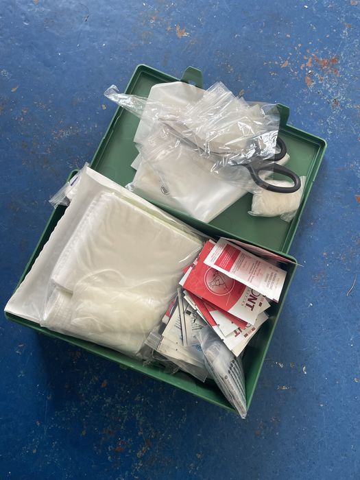 Продам аптечку універсальну