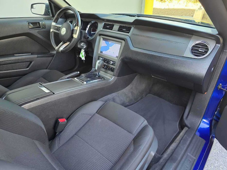 Ford Mustang V6      2014
