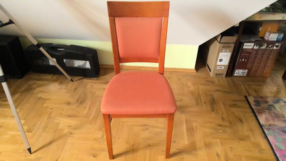 Krzesła 4szt. i rozkładany stół