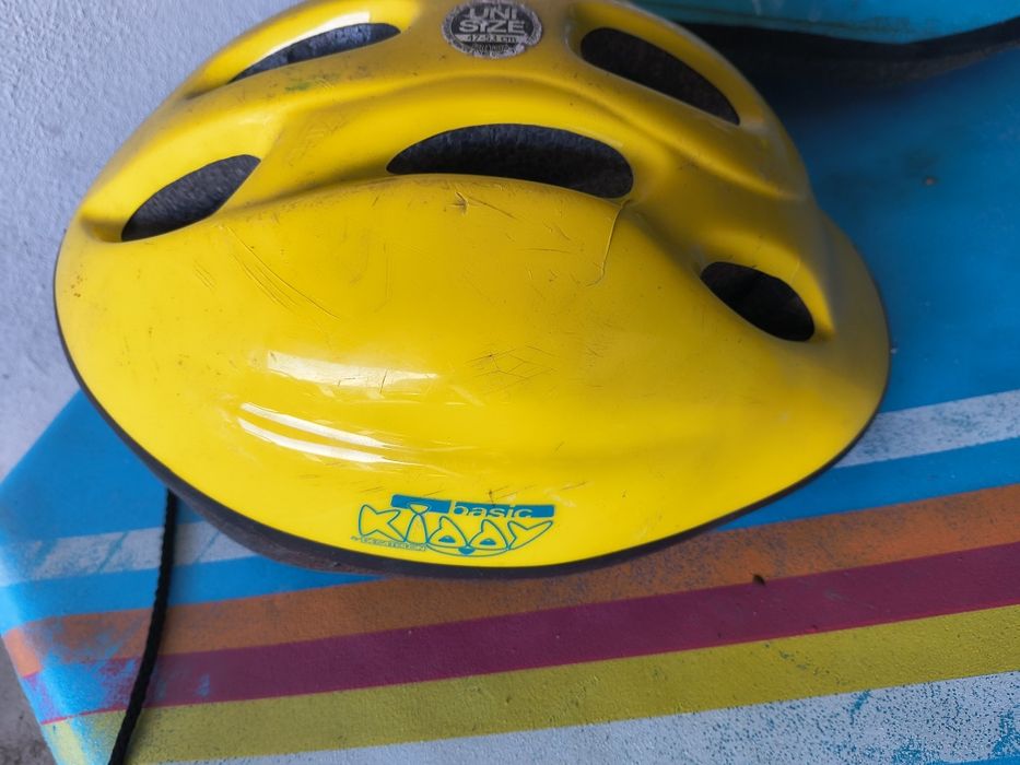 2x Skates + trotinete + capacete