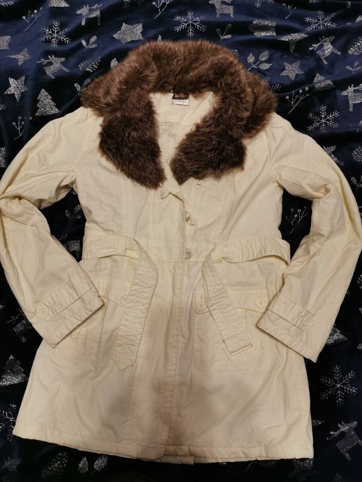 Płaszczyk kurtka ecru z futerkiem Orsay
