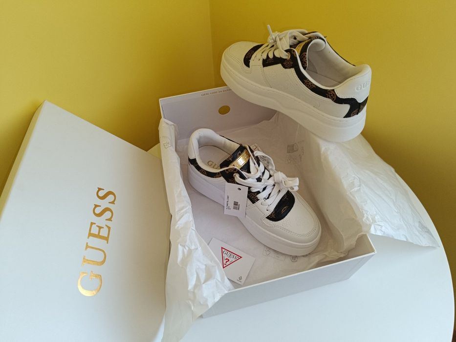 Кросівки жіночі Guess