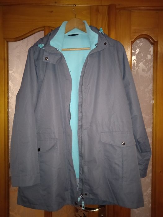Двошарова куртка-дощовик. Прорещинений верхній шар і фліска