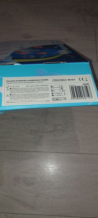 Karuzela do łóżeczka z projektorem, muzyką i pilotem