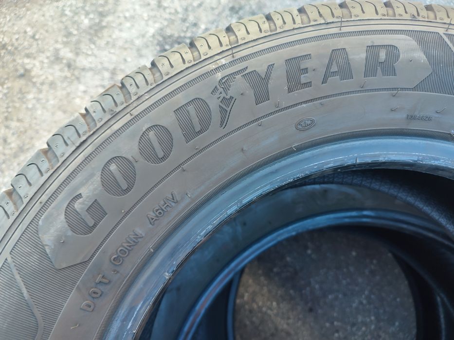 Dwie opony Good Year Efficient Grip Cargo 205/65/16C
