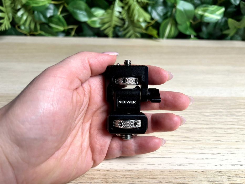 Suporte Neewer p/ monitor de camera c/ rotação 360º e inclinação 180º