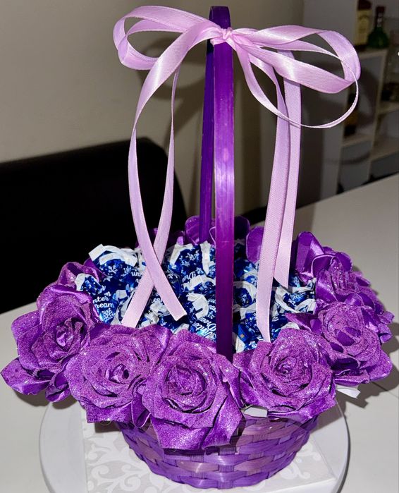 Róże ze wstążki na prezent