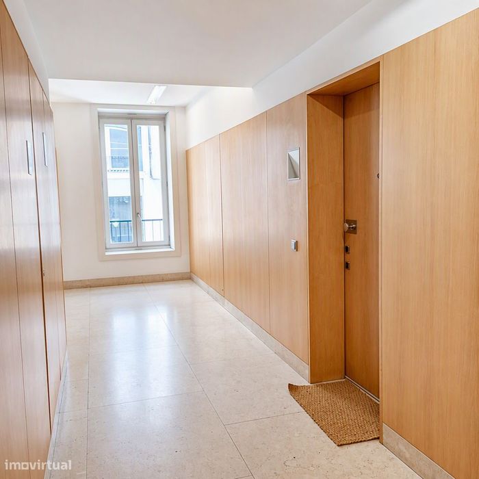 Apartamento T1 no coração do Chiado, com garagem e arrecadação