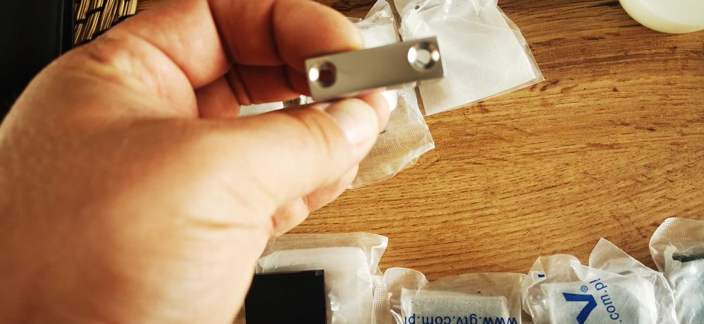 Uchwyty do mebli srebrne